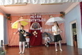 Танець із парасольками дівчаток 5 класу